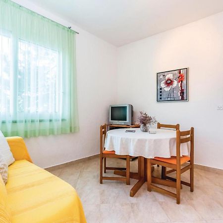 1 Bedroom Awesome Apartment In Supetarska Draga Exterior foto