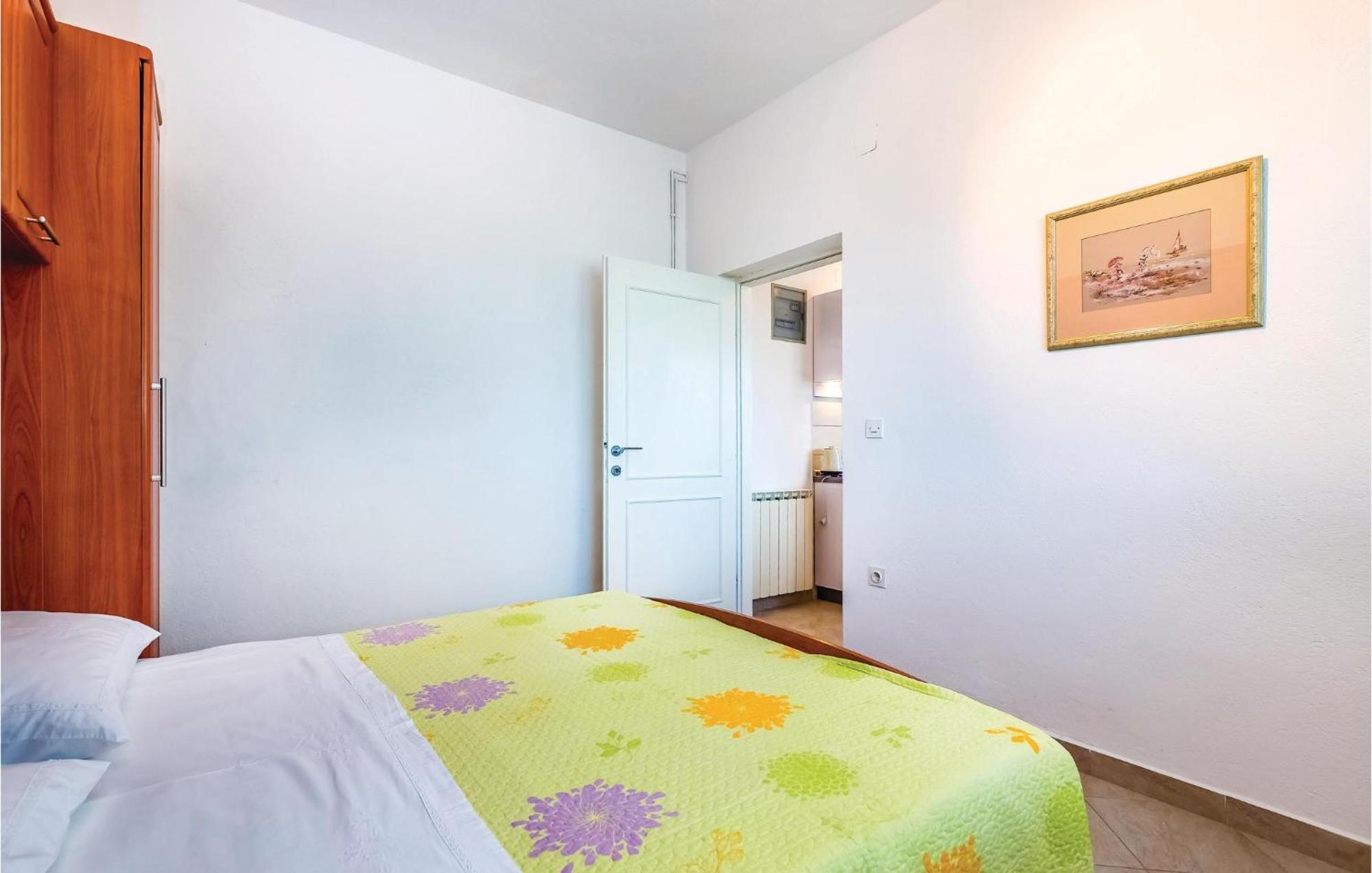 1 Bedroom Awesome Apartment In Supetarska Draga Exterior foto