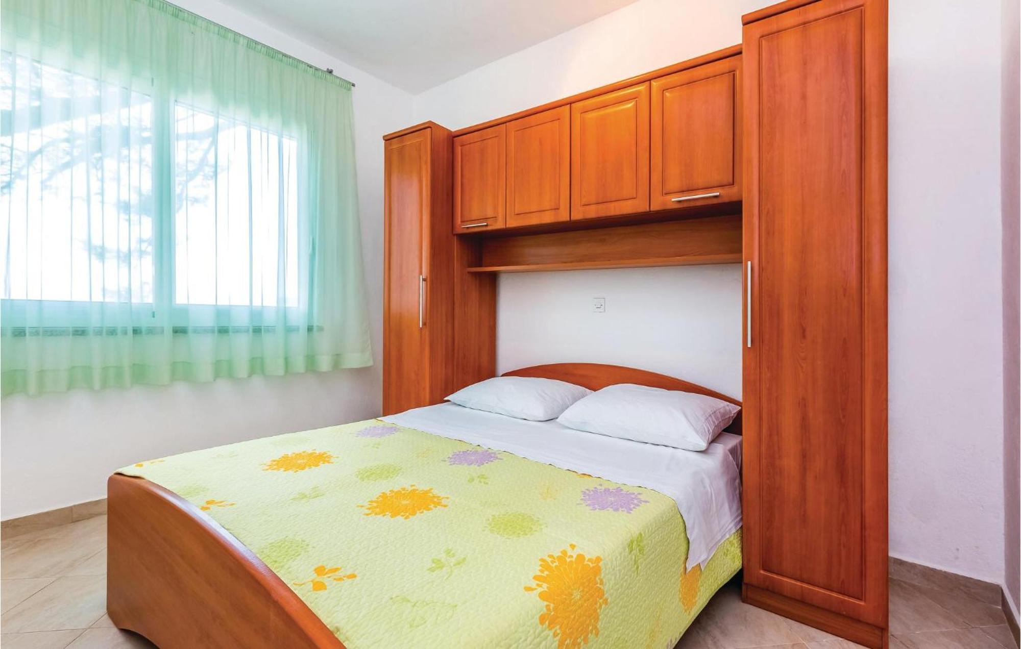 1 Bedroom Awesome Apartment In Supetarska Draga Exterior foto