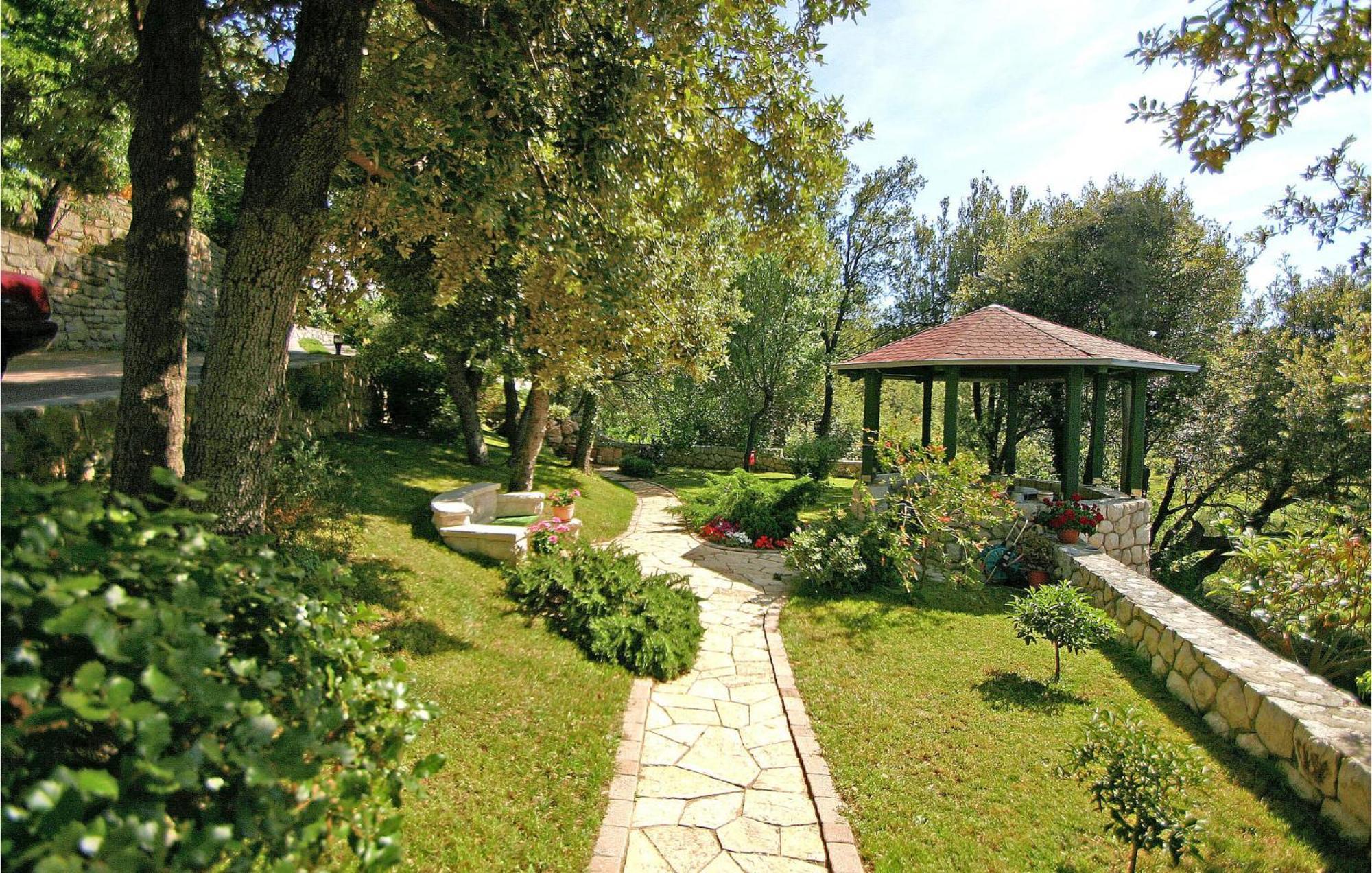 1 Bedroom Awesome Apartment In Supetarska Draga Exterior foto